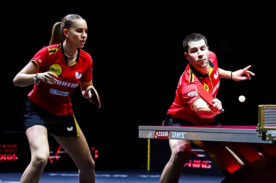 双方球员们, 合主办的