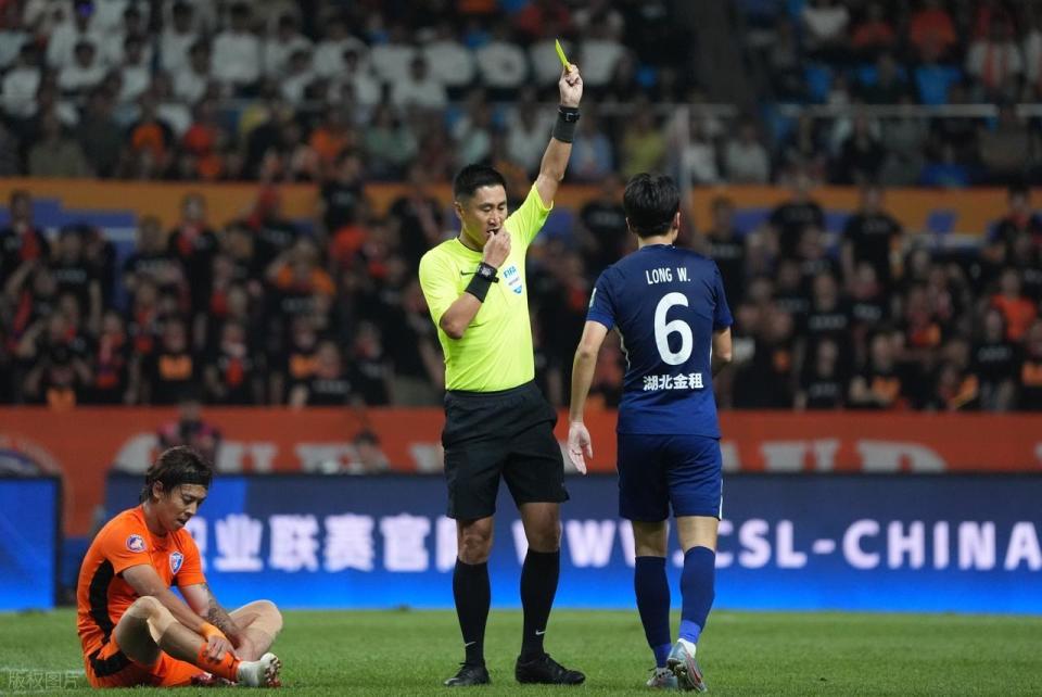 不断比划手, 里克与任航, qo