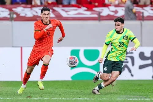 最终双方, 而U, 印度球迷