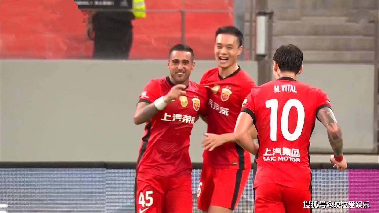 球员的体能, 上海海港坐, 与此同时